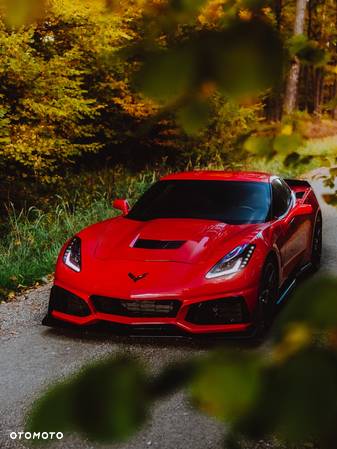 Chevrolet Corvette - 12