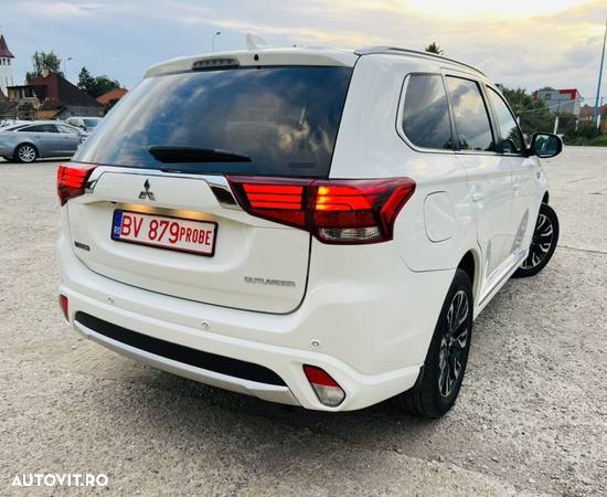 Mitsubishi Outlander 2.0 4WD Plug-In Hybrid - 3