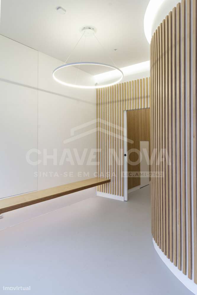 Loja Totalmente Equipada para Clínica ou Estética no Porto - Grande imagem: 2/19