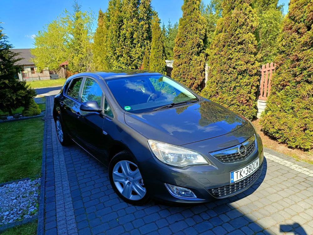 Opel Astra J 1.4 T Cosmo 2011