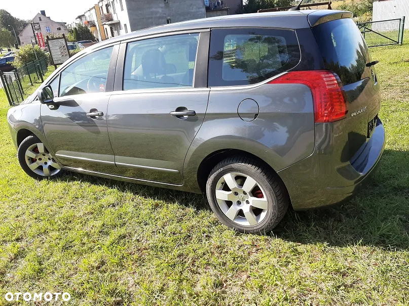 Peugeot 5008 1.6 HDi Family 7os - 9