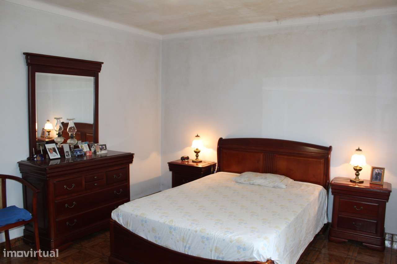 Moradia T2 +Anexos e garagem Lote 2500 m2-12