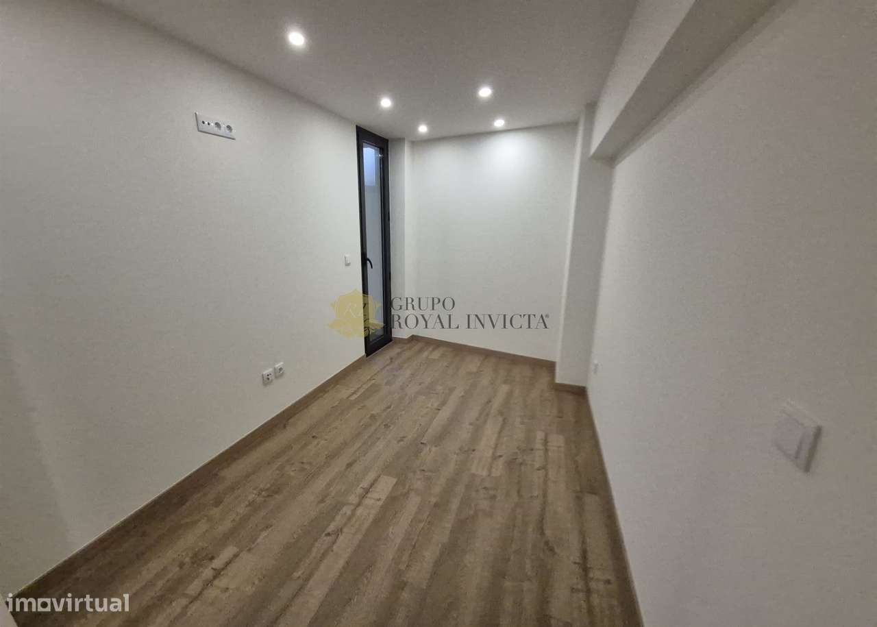 Oportunidade – Apartamento T2 Remodelado no Porto-24