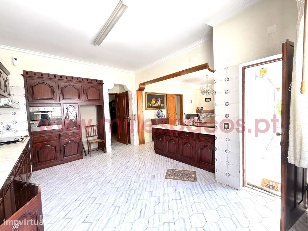 Moradia V6 com Garagem Centro da Cidade-3