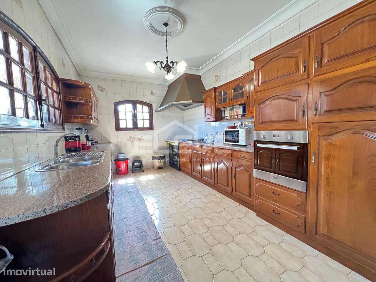 MORADIA T4 DE LUXO COM TERRENO DE 3.900m² - Grande imagem: 4/36