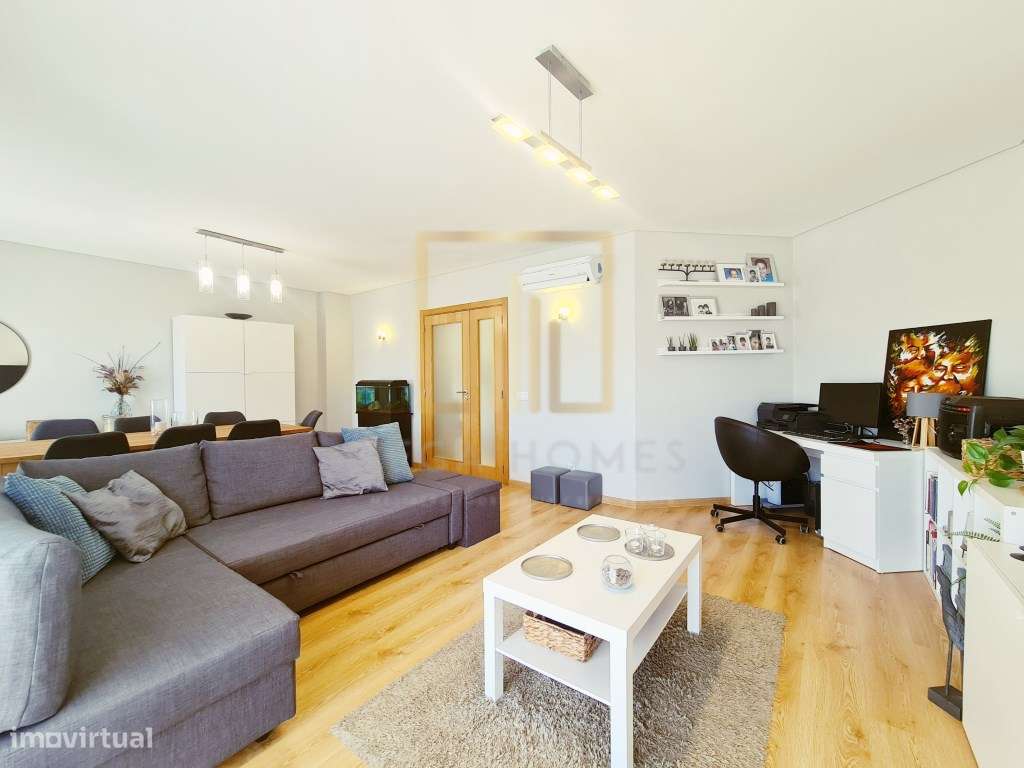 Apartamento T3 com Terraço e 3 WC, em Lagoa.-14