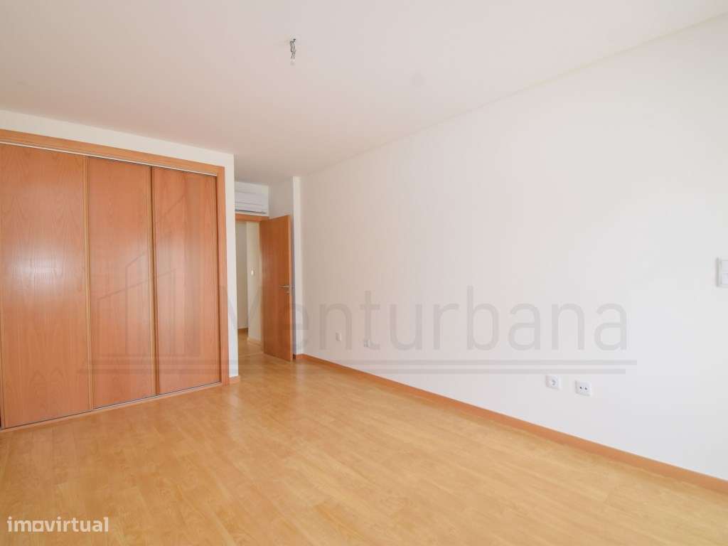 FANTÁSTICO T3 COM TERRAÇO E VISTA DESLUMBRANTE NA PAREDE - CASCAIS-23