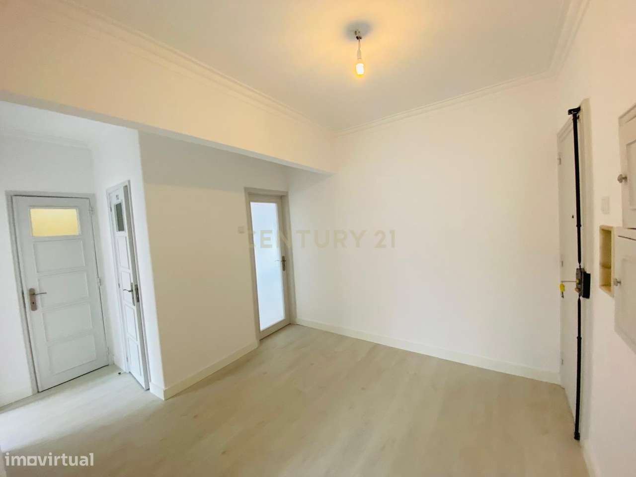 T2 para Arrendar na Damaia - Áreas Generosas e Excelente Localização! - Grande imagem: 5/18