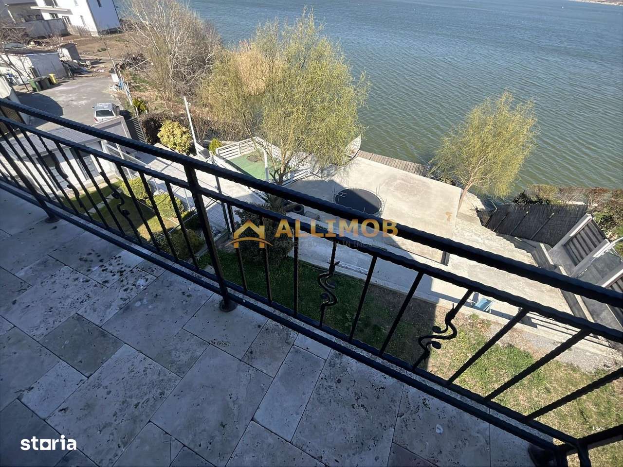 Eleganta la malul lacului- Vila premium cu ponton privat.-10