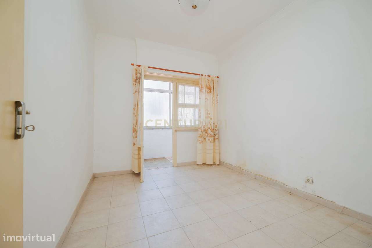 Oportunidade Investimento - Apartamento T2 | Mercês | Algueirão Mem Ma-9