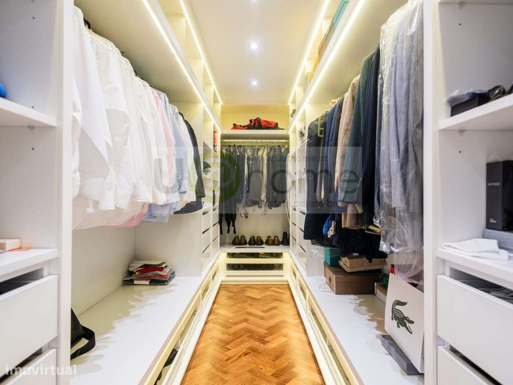 Apartamento T4+ 1 na Lapa-24