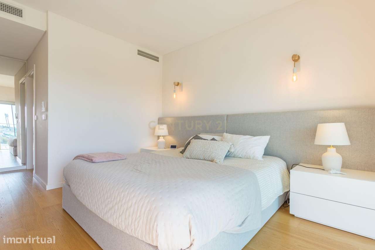 T4 em Condomínio Fechado com Vista Rio - Alcochete-36