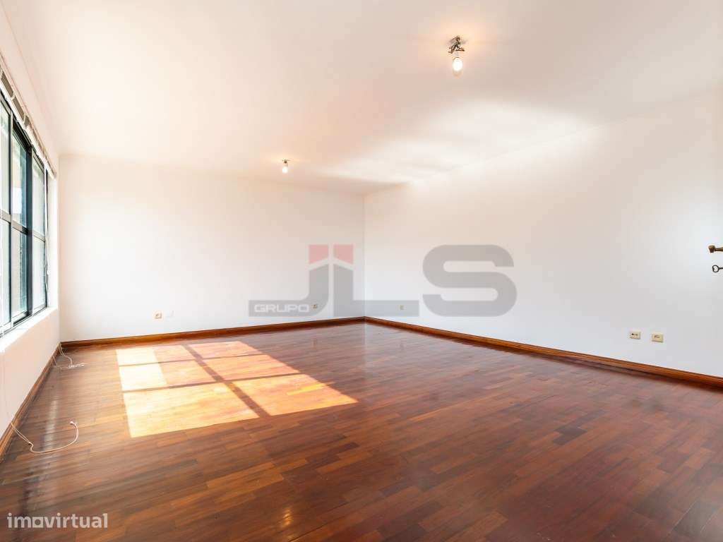 Moradia T4+1 com Dupla Cozinha e Vista Mar - Potencial de Investime...-29
