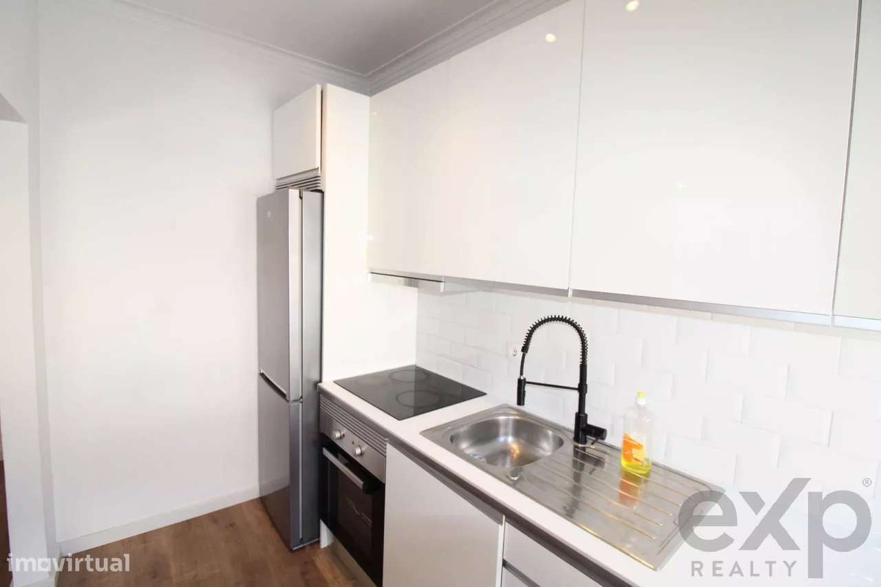 BAIXA DE PREÇO - Excelente T2 Renovado no Candal-7