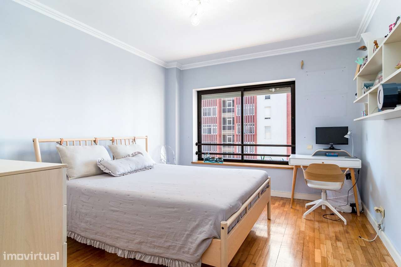 Apartamento T3+1 no Atlanta Park – Laranjeiras, Lisboa-18