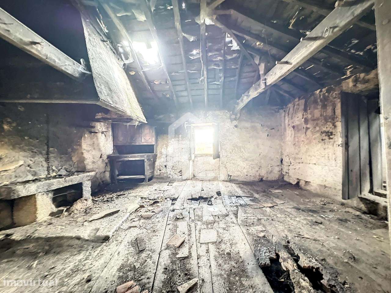 Moradia para restauro na aldeia de Vilar de Perdizes - Grande imagem: 5/11