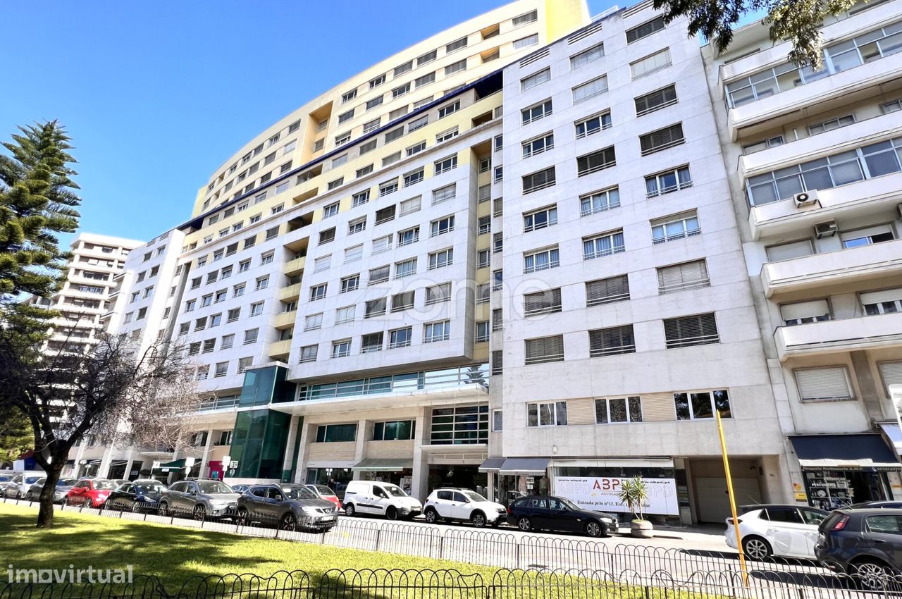 Apartamento T5 com terraço de 120 m2 no Campo Grande - Lisboa