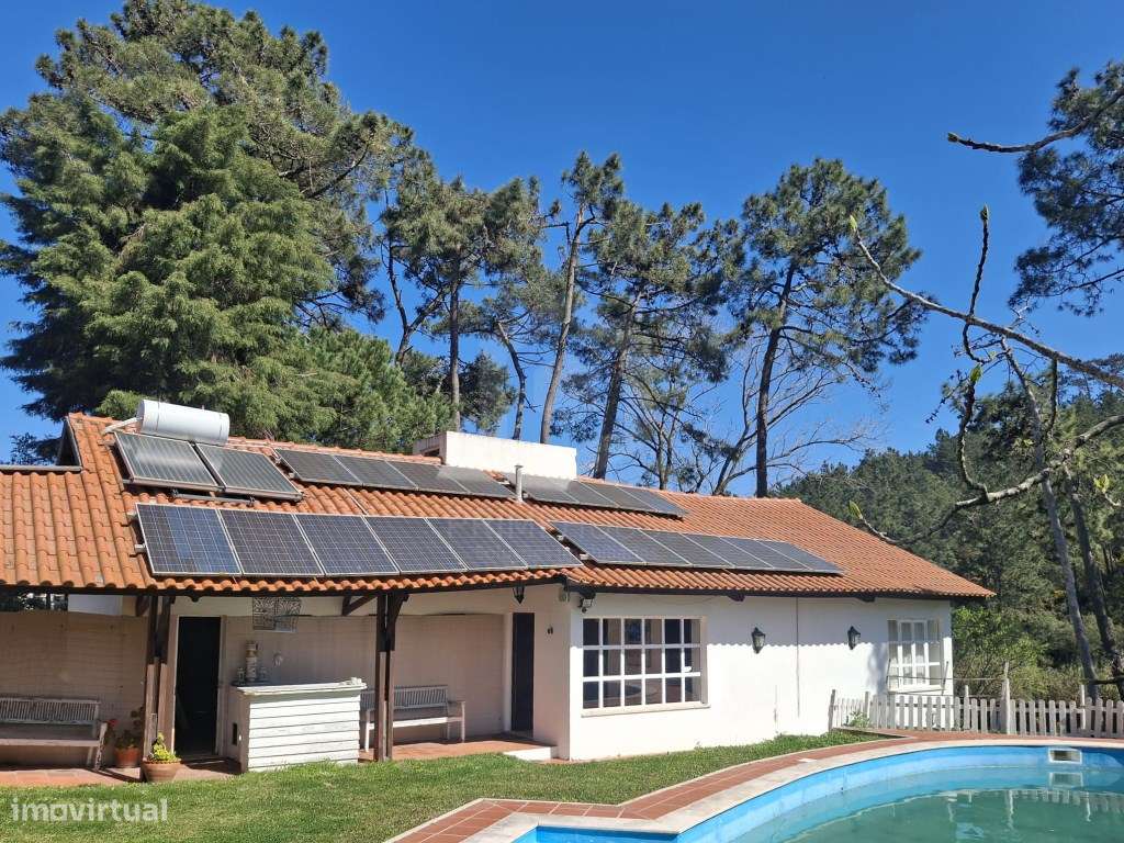 Moradia de Tradicional com Piscina em Lote de 2135 m² - Cotovia-21
