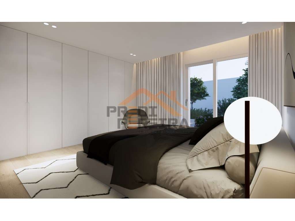 Apartamento T3, com varanda e parqueamento para duas viaturas, situ...-10