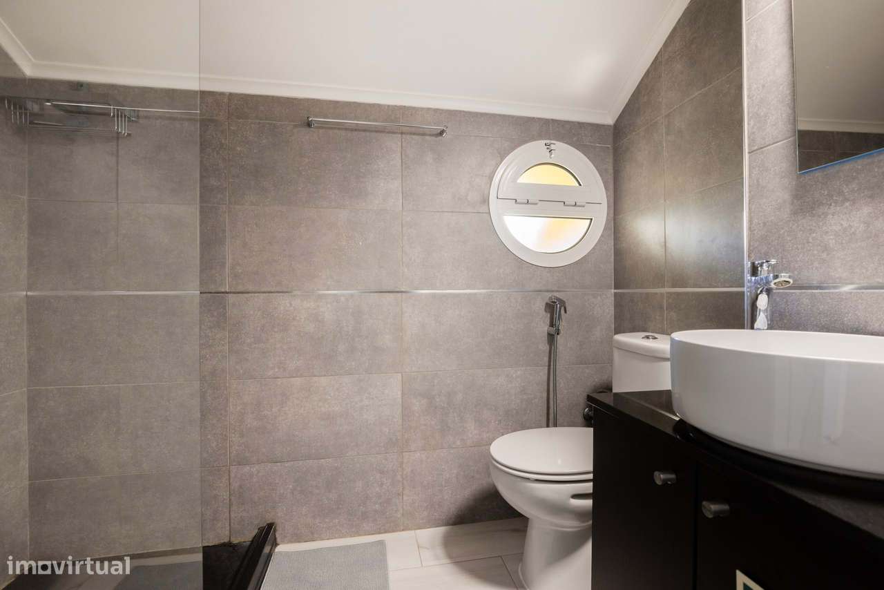 Apartamento T1 com vista mar na primeira linha da praia, ultimo andar-7