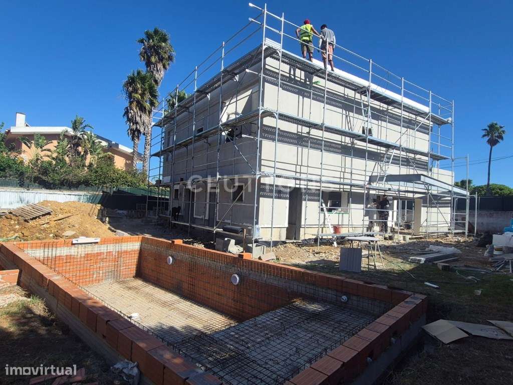 Moradia T4+1 contemporânea com piscina e jardim em Birre, Cascais-16