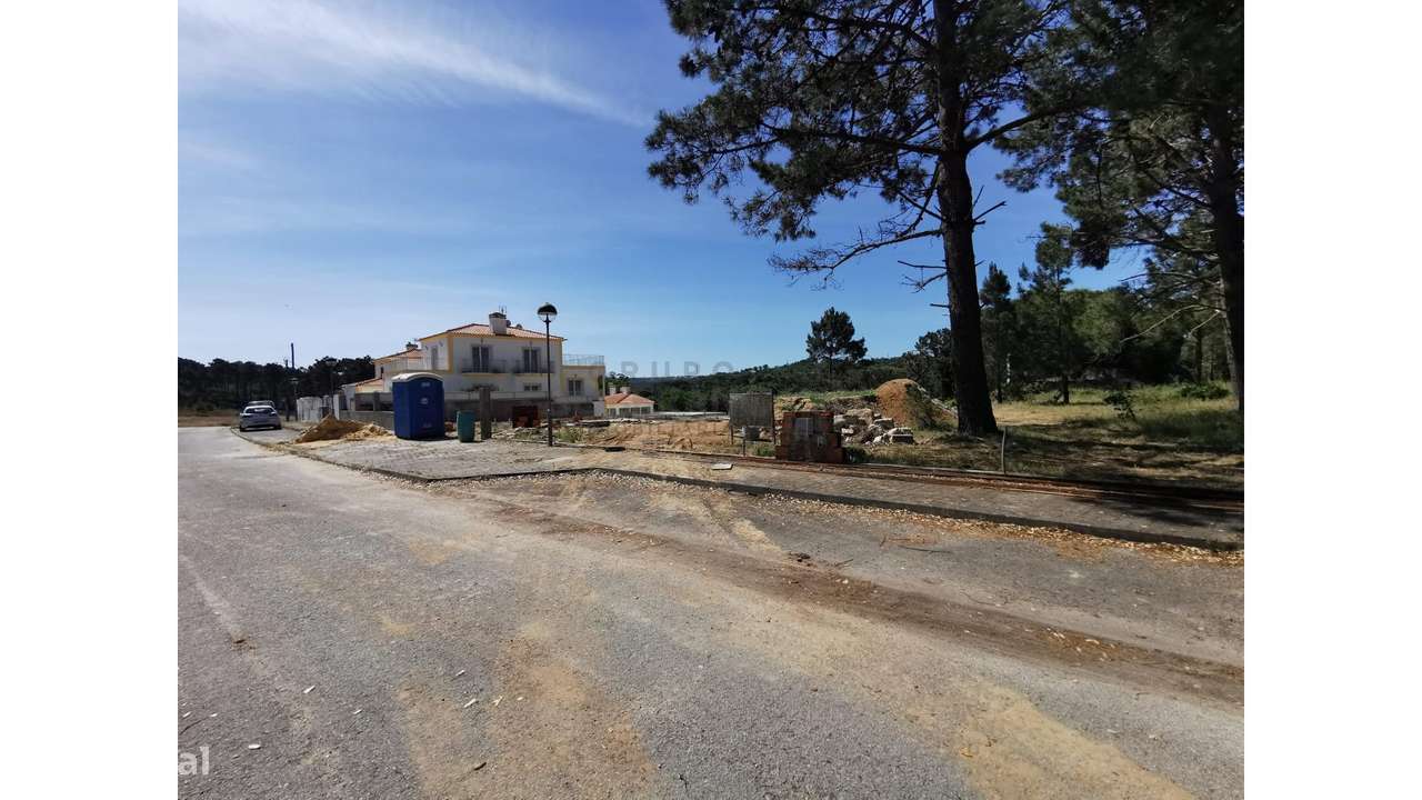 Moradia Isolada T3 em Sesimbra com piscina-9
