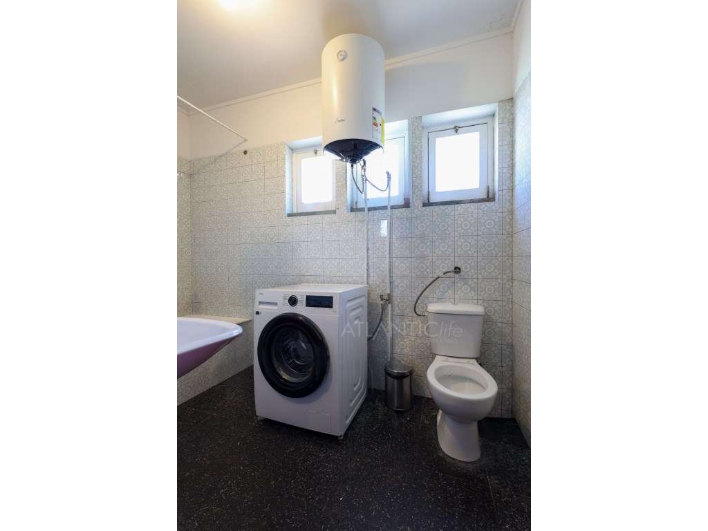 Moradia T6 em Monte Abraão-28