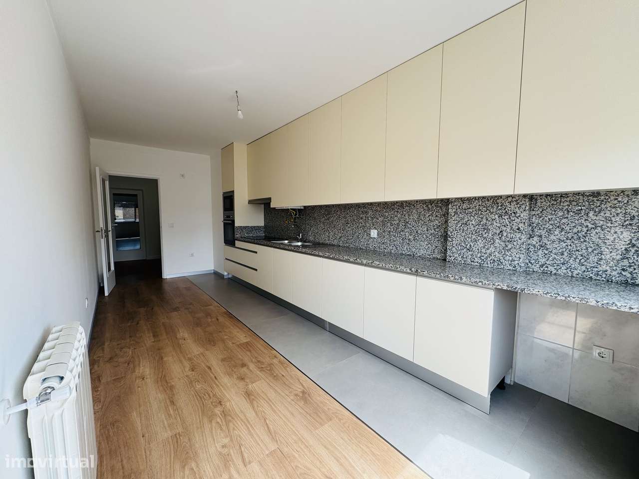Apartamento T3 com varanda e garagem em Braga-5