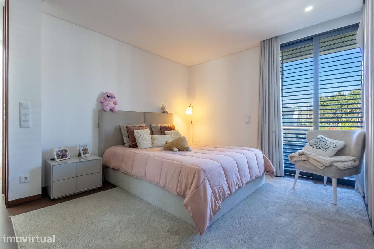 Excelente moradia moderna, local recatado com piscina-25