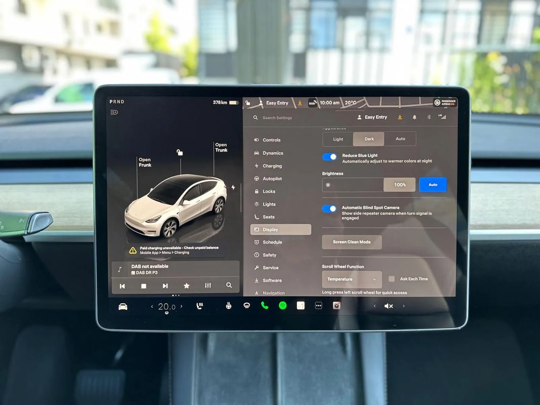 Tesla Model Y Long Range Dual Motor AWD - 31