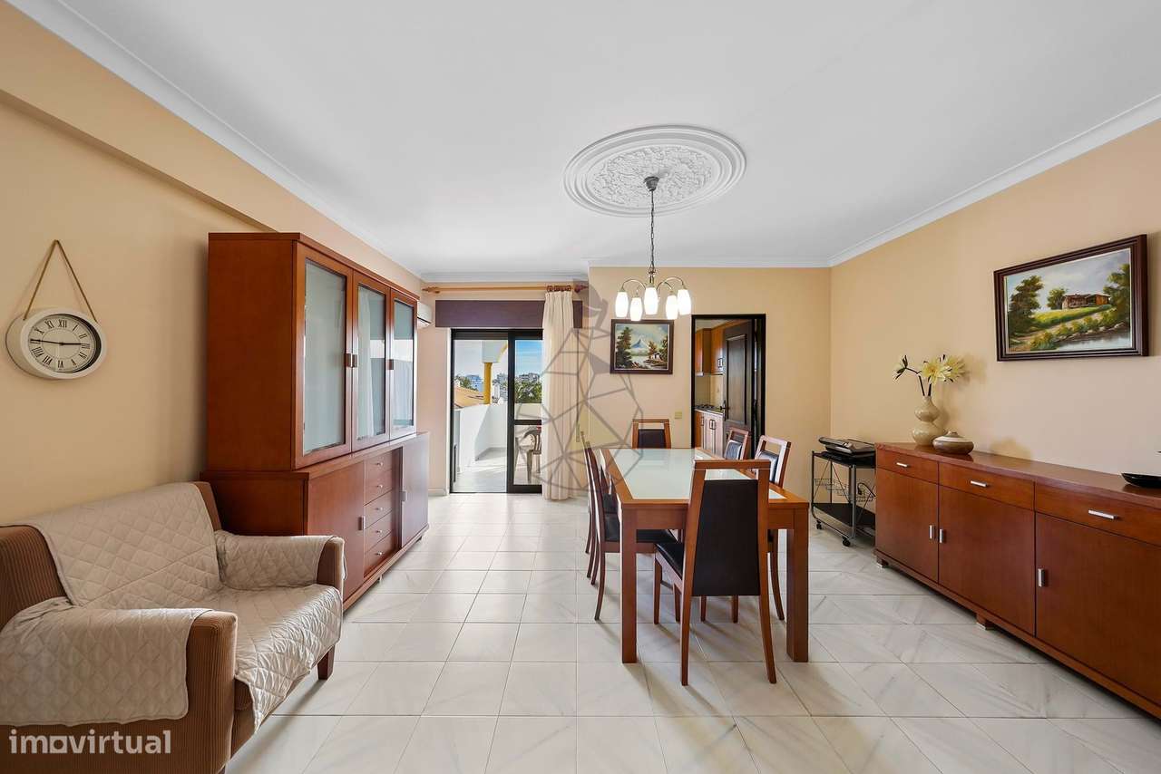 Apartamento T2 virado a Sul , com Garagem na Vila Rosa - Portimão-0