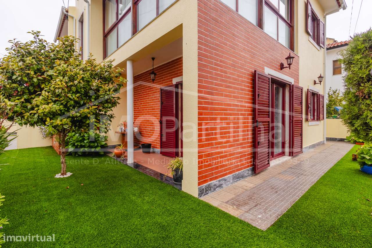 Moradia T3 | 212m2 | c/Jardim e Garagem | Odivelas-6