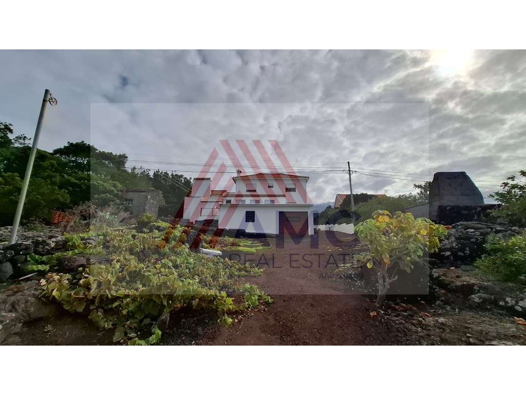 MORADIA COM 2 PISOS 11 DIVISÕES E 2 GARAGENS NA CANDELÁRIA, MADALEN...-37