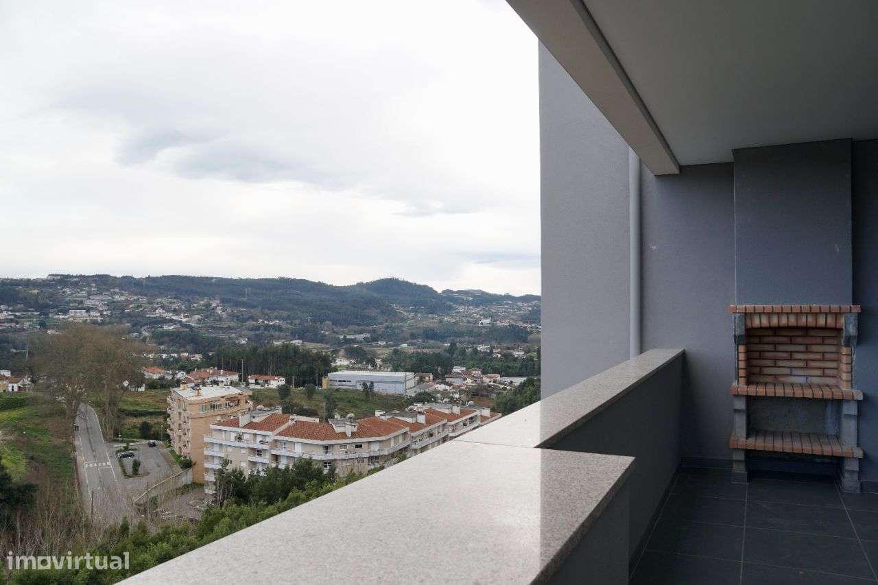 APARTAMENTO T4+1 no CENTRO de Oliveira de Azeméis-6