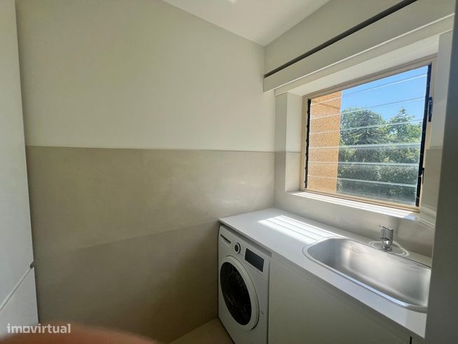Venda de Apartamento T3 com garagem ao Campo Alegre-5