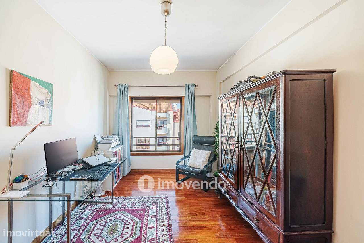 Apartamento T3, com garagem e arrecadação, na Ramada-24