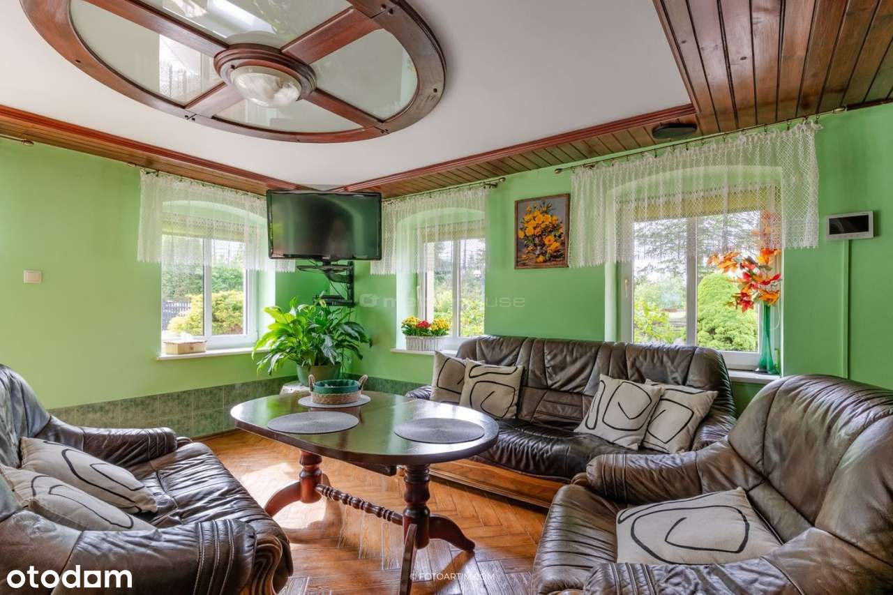 Trzy domy mieszkalne w pięknej lokalizacji-9