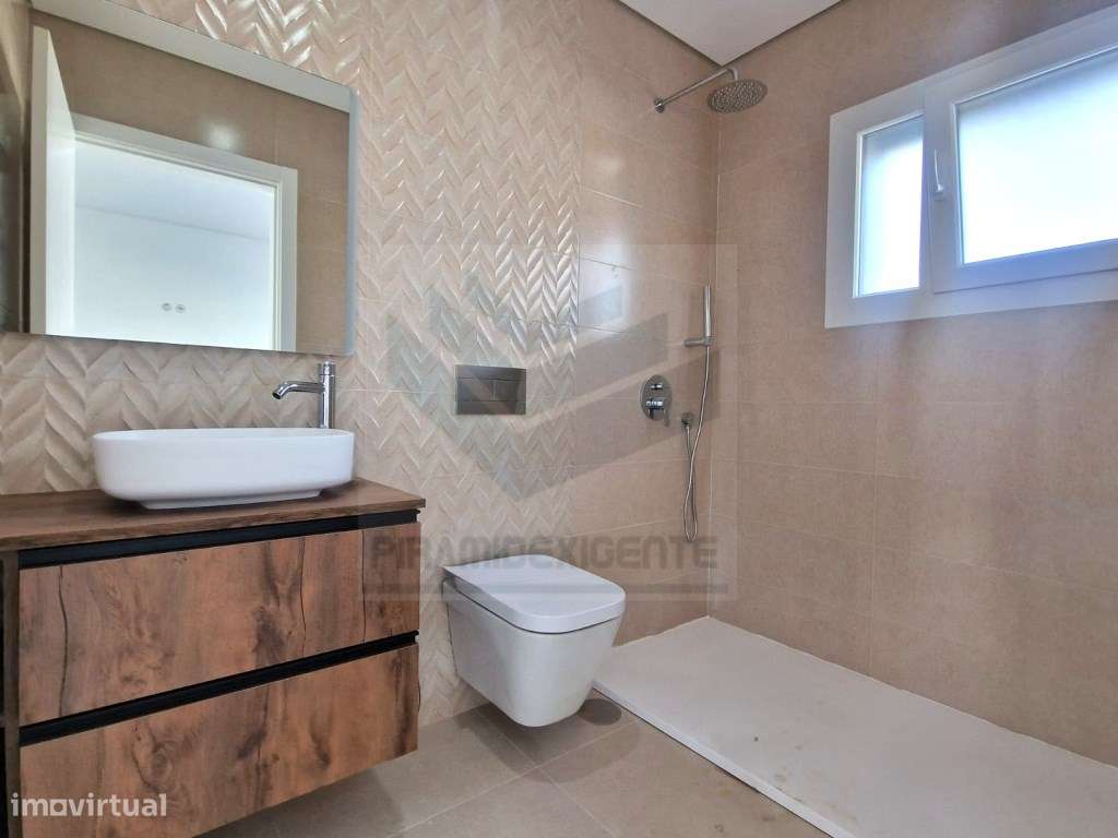 Moradia Isolada, Fernão Ferro, 2 Suítes, open space 46m2-15