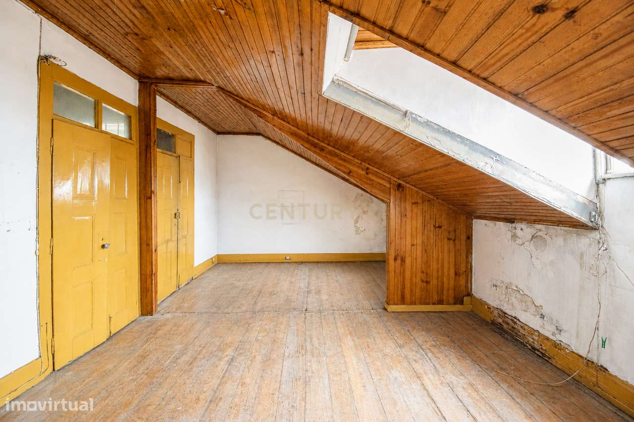 Apartamento 4 na Rua da Sofia — História, centralidade e potencial de-16