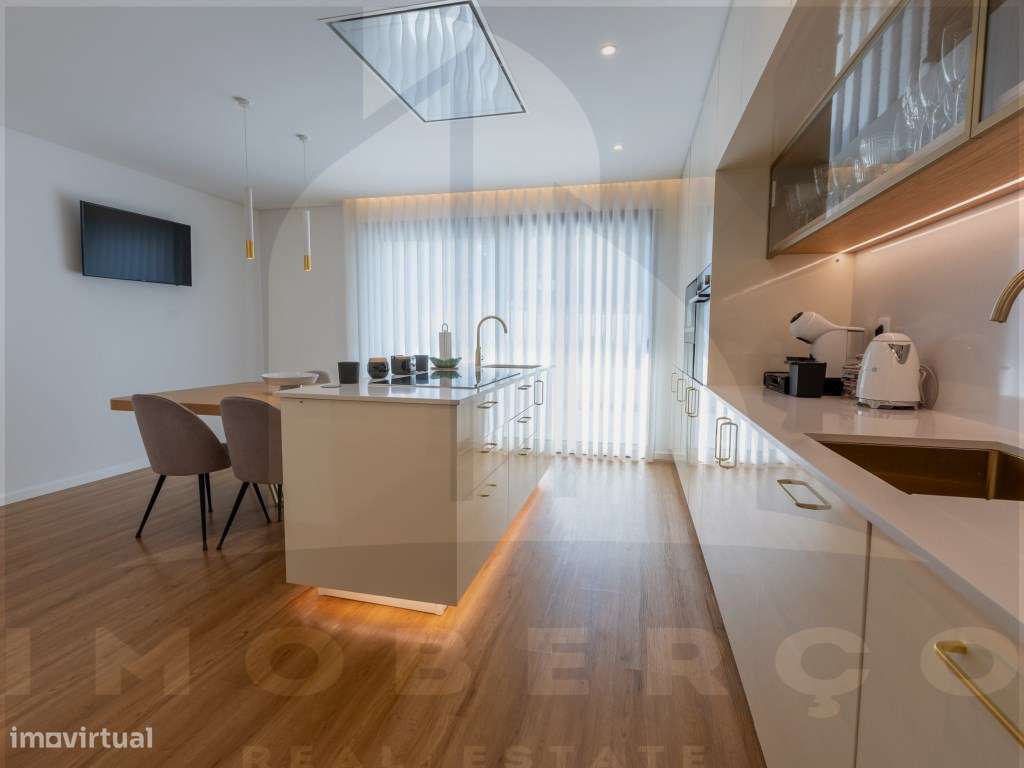Moradia T3 de Luxo em Creixomil - Como Nova-22