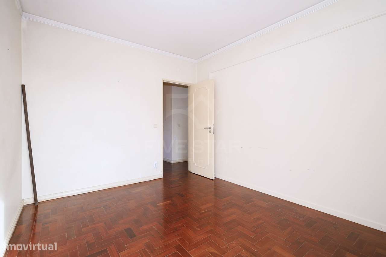 T4 Duplex - Parede - Vista Mar - Varanda - Garagem - Para Renovação-22