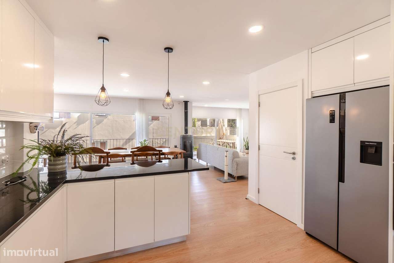 Moradia T3 + 2 com Piscina - Foros de Amora-12