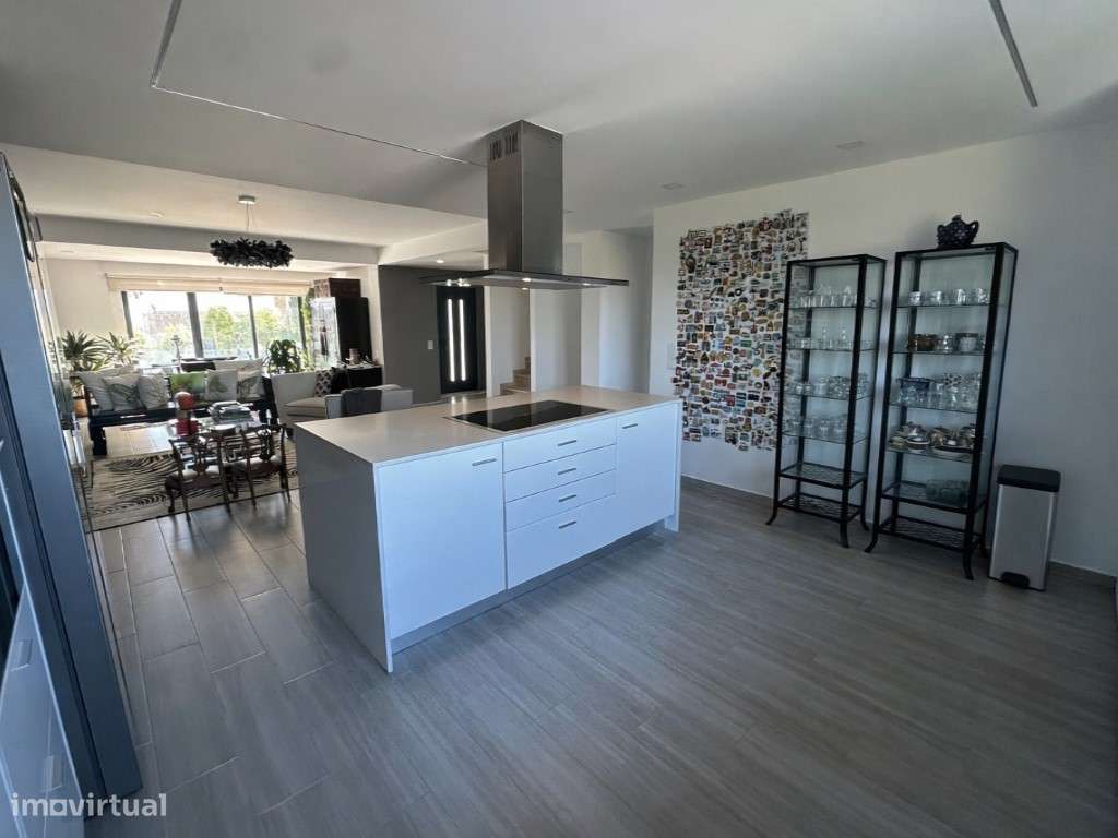 Moradia T4 com Terraço e Garagem | A 5 Minutos da Ericeira - Grande imagem: 4/43