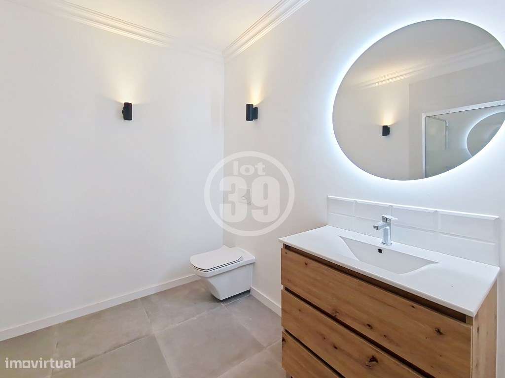Andar Renovado com 4 Quartos | Zona Histórica a 140 m da Praia | Al...-25