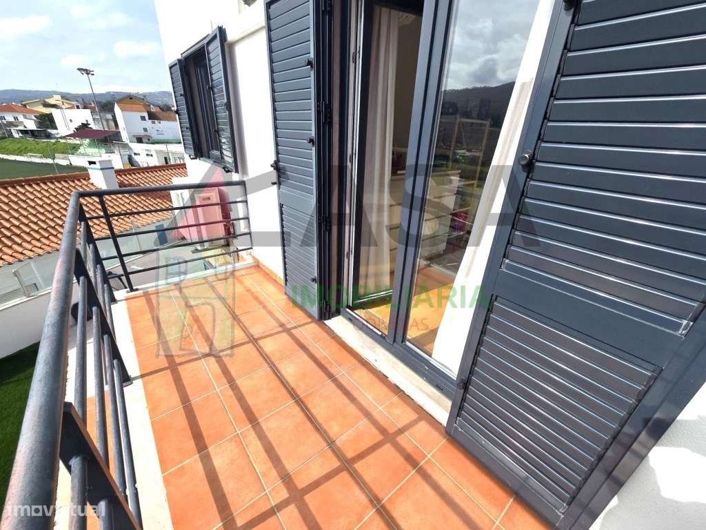 Moradia T4 com Terraço e Vista Desafogada em Loures-21