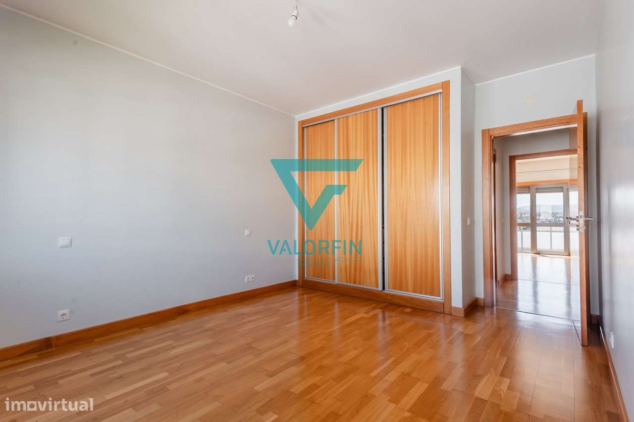 APARTAMENTO T3 com vista para o Mosteiro da Batalha-17