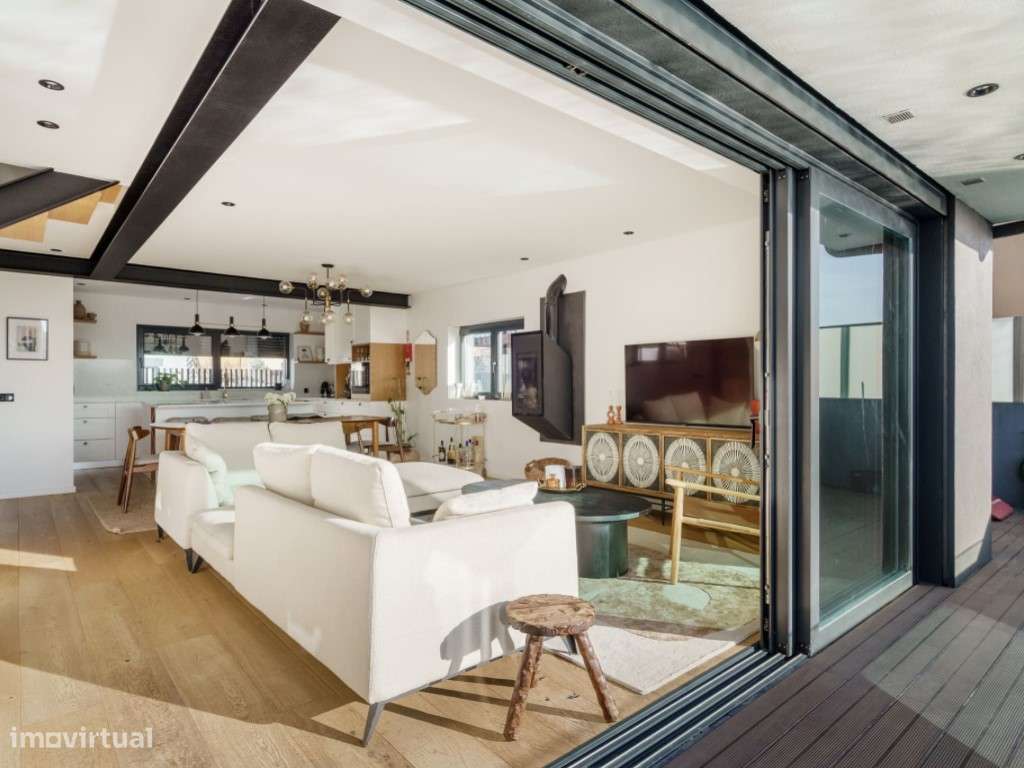 Moradia V3+1 totalmente renovada com vista mar-16