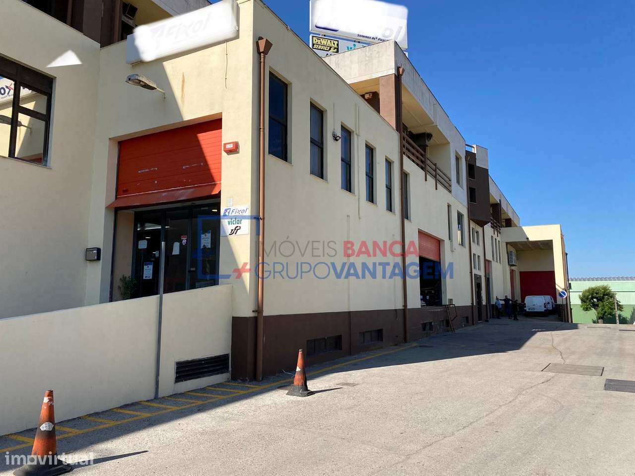 Escritório com 300m2 em Condomínio Fechado com Segurança 24 horas e... - Grande imagem: 2/23