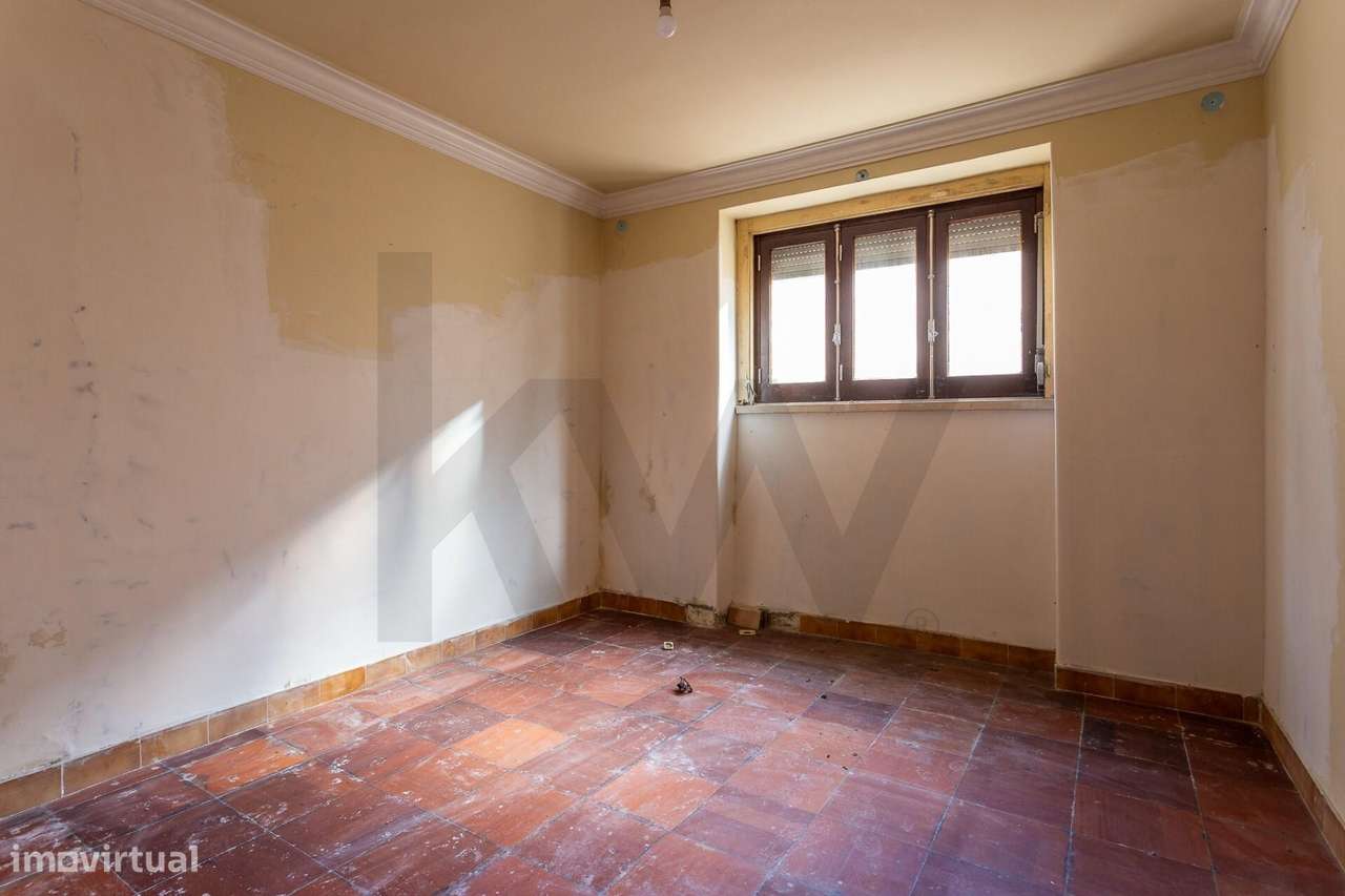 Moradia isolada para (sonhar e) remodelar | 300m2 área | Jardim à volt-33