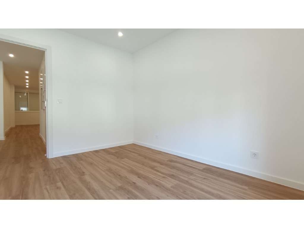 Apartamento T3 REMODELADO | Centro do Cacém-20